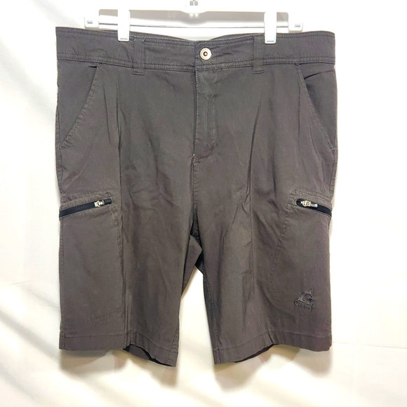 Gerry Gray Cargo Shorts with Flat Front Design-Size 38 - Picture 1 of 11